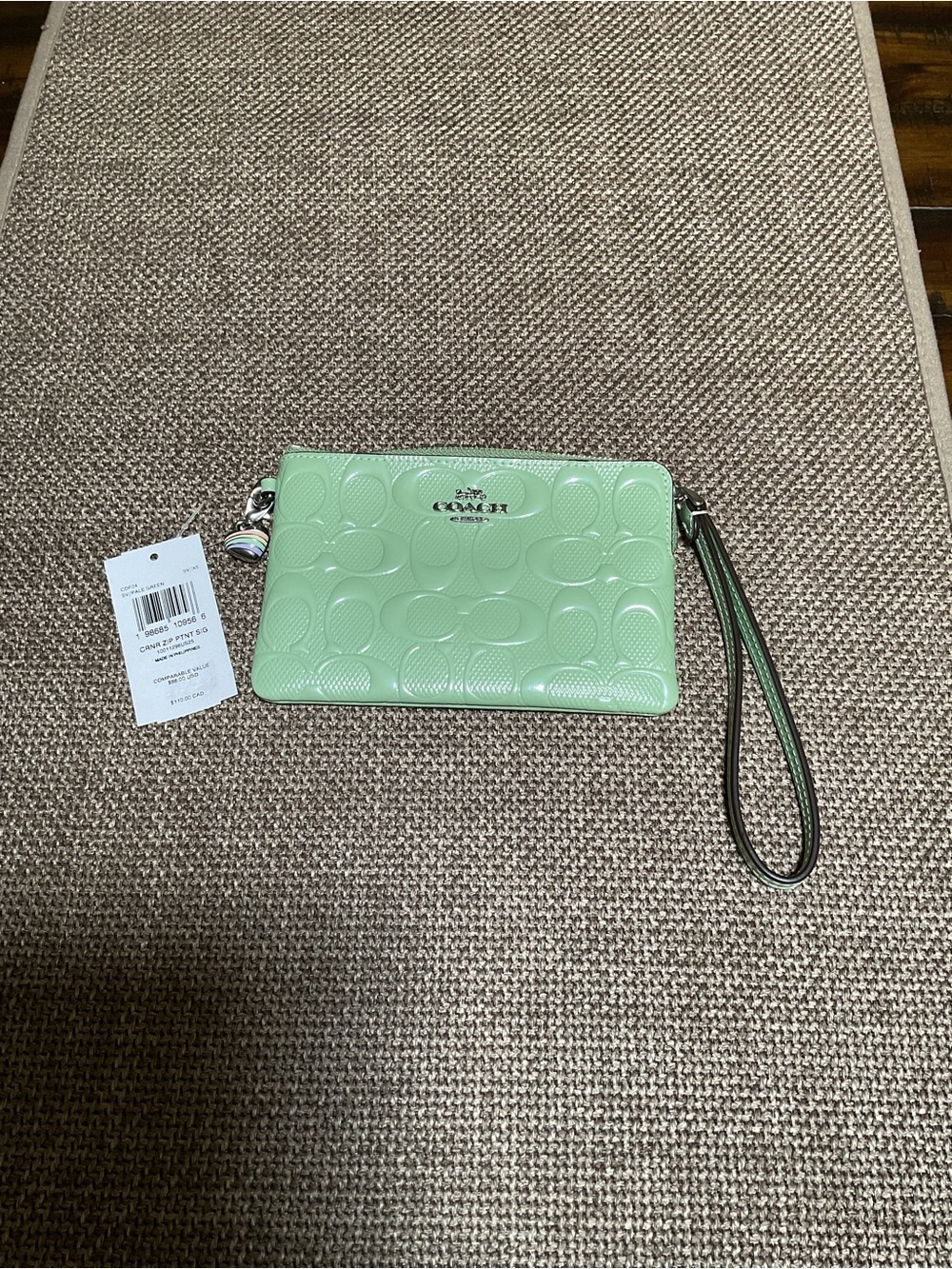 Coach Corner Zip Wristlet - Patent Green Signature - Rainbow Heart Charm - NWT